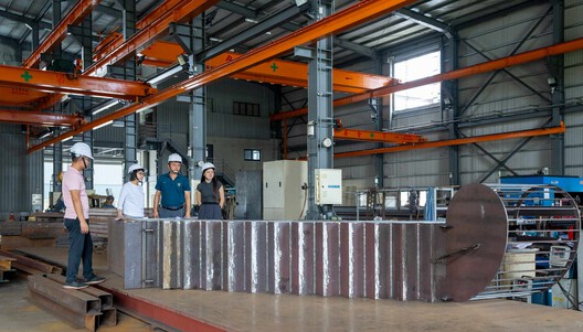 AS ABOVE SO BELOW，可探索的屋顶楼梯 - 室内图, 钢