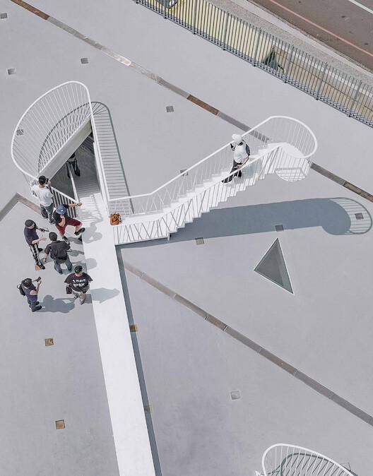 AS ABOVE SO BELOW，可探索的屋顶楼梯 - 楼梯, 扶手