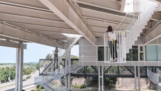 AS ABOVE SO BELOW，可探索的屋顶楼梯 - 室内图, 玻璃, 钢, 阳台, 梁, 柱