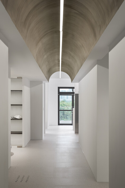 Traces of Light Indoor Golf Course / Degree Design - Image 3 of 25