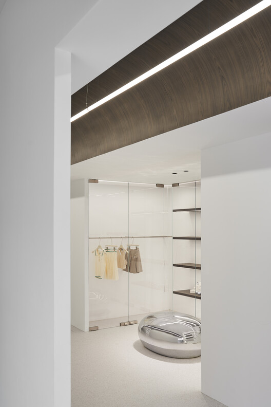 Traces of Light Indoor Golf Course / Degree Design - Interior Photography