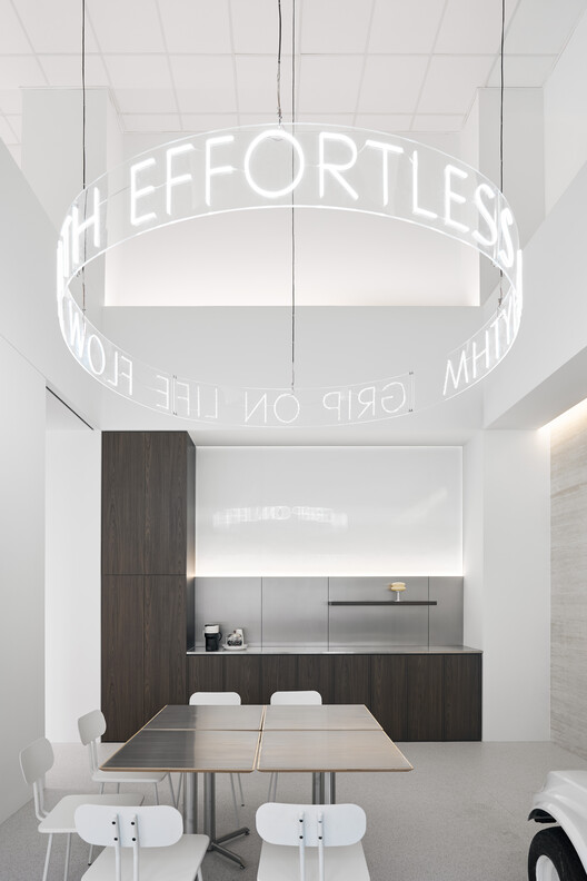 Traces of Light Indoor Golf Course / Degree Design - Interior Photography, Bathroom