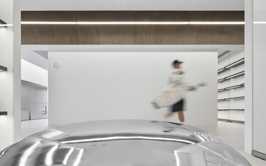 Traces of Light Indoor Golf Course / Degree Design - Interior Photography