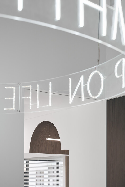 Traces of Light Indoor Golf Course / Degree Design - Image 17 of 25