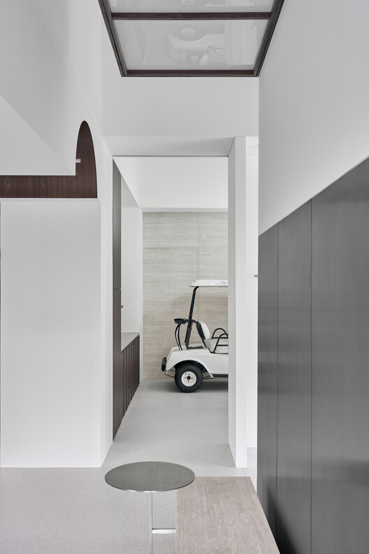 Traces of Light Indoor Golf Course / Degree Design - Interior Photography