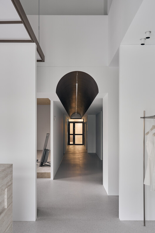 Traces of Light Indoor Golf Course / Degree Design - Image 13 of 25