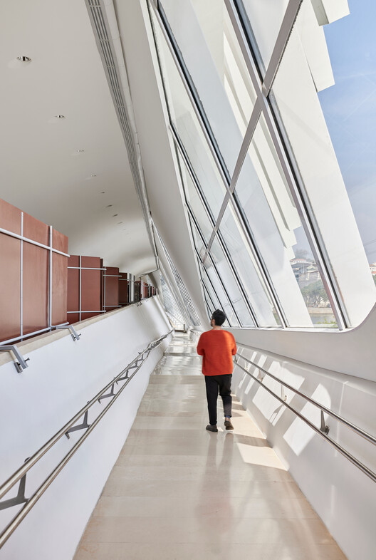 Projeto Expográfico Água Pantanal Fogo / gru.a - Fotografia de Interiores, Escada, Vidro