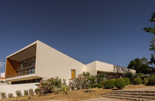 Casa na Beloura / ARX Portugal Arquitectos Casa na Beloura / ARX Portugal Arquitectos - Fotografia de Exterior, Fachada, Balcão