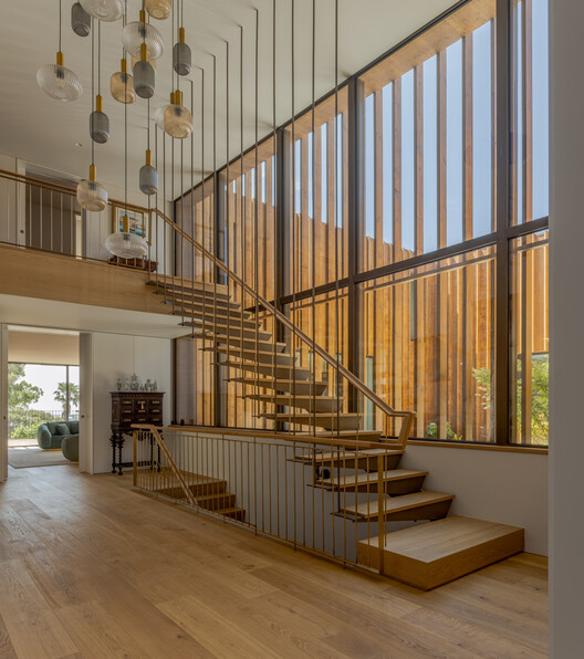 Casa na Beloura / ARX Portugal Arquitectos Casa na Beloura / ARX Portugal Arquitectos - Fotografia de Interiores, Escada, Madeira, Corrimão