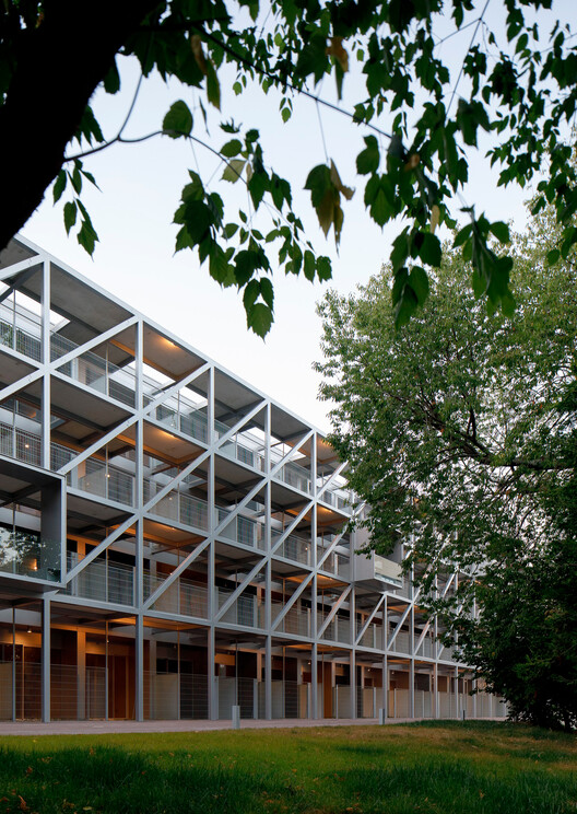 Edificio Residencial de Investigación 24.6 / Grupo Pitagoras - Imagen 2 de 34