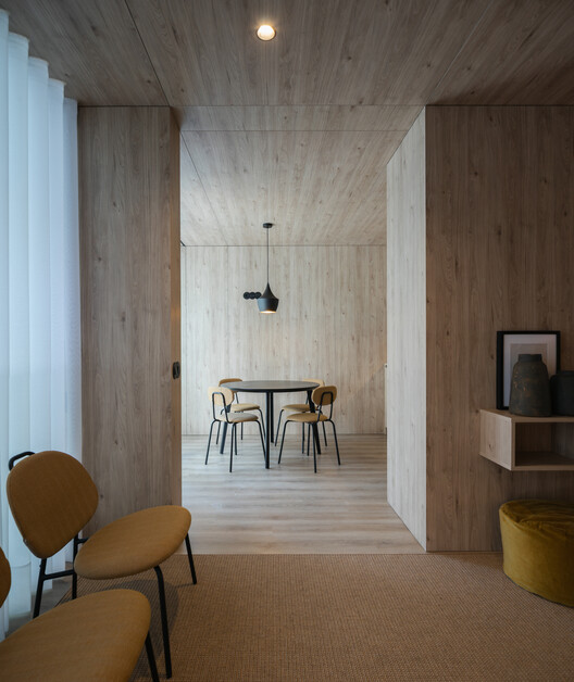 Estudios 24.6 Edificio Residencial / Grupo Pitagoras - Fotografía de Interiores, Madera