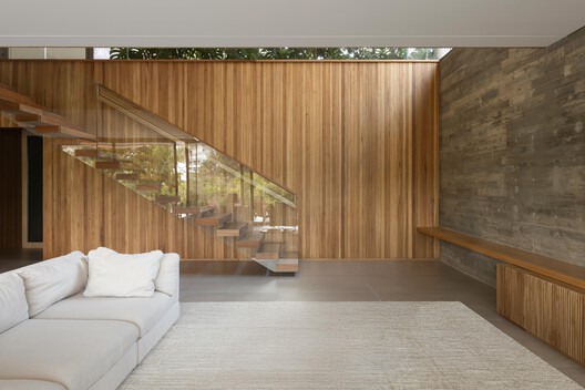 Cedar House / Fernanda Padula Arquitetura + Juliana Risso Arquitetura - Interior Photography, Bedroom, Wood, Stairs