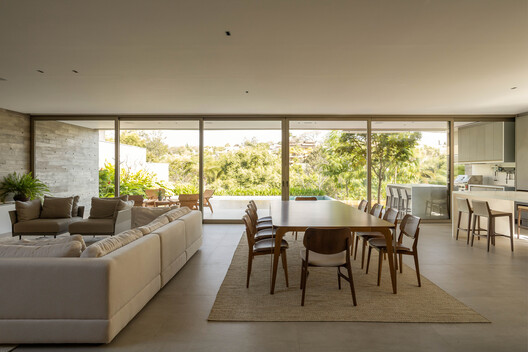 Cedar House / Fernanda Padula Arquitetura + Juliana Risso Arquitetura - Interior Photography, Dining room, Wood, Table, Sofa, Chair