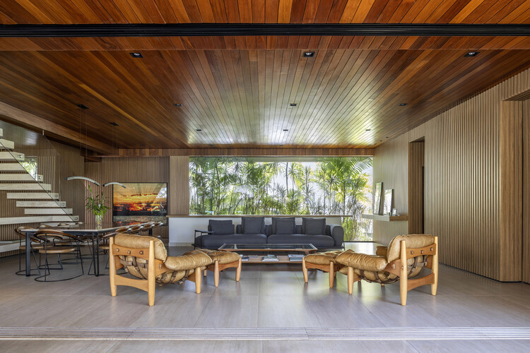 Casa Acapu / STUDIO ANDRE LENZA - fotografía de interiores, restaurante, madera, sillón, mesa, iluminación, sillas
