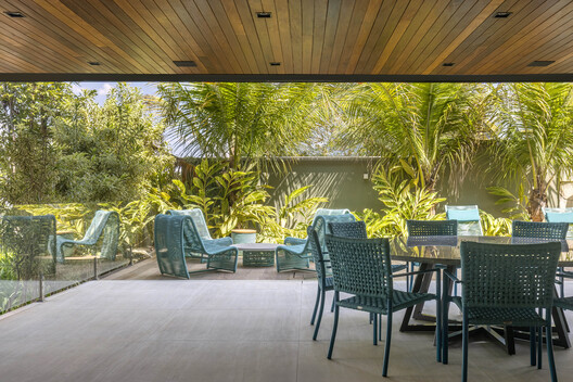 Casa Acapu / STUDIO ANDRE LENZA - Fotografía interior, Comedor, Madera, Sillas, Mesas, Patio, Terraza