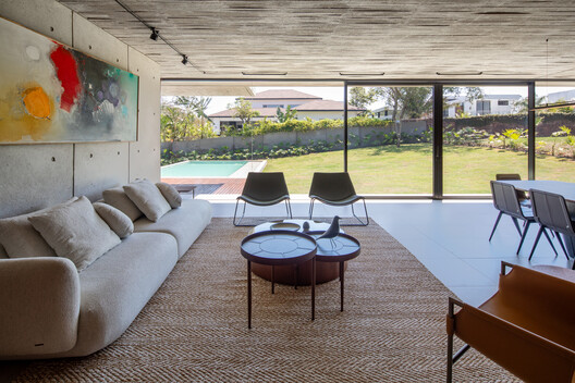 Casa Meraki  / Sommet  - Fotografia de Interiores, Sala de Estar, Sofá, Cadeira, Concreto