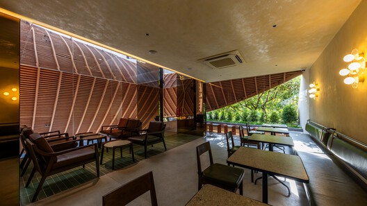 CHUK 遗址咖啡馆 / 6717 Studio CHUK 遗址咖啡馆 / 6717 Studio - 室内图, 餐厅, 木头, 椅子