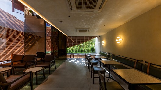 CHUK 遗址咖啡馆 / 6717 Studio CHUK 遗址咖啡馆 / 6717 Studio - 室内图, 餐厅, 木头, 灯