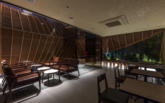 CHUK 遗址咖啡馆 / 6717 Studio CHUK 遗址咖啡馆 / 6717 Studio - 室内图, 餐厅, 木头, 灯, 椅子