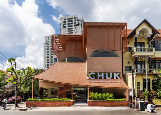 CHUK Heritage Cafe / 6717 Studio