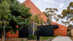 Mahogany House / R ARCHITECTURE