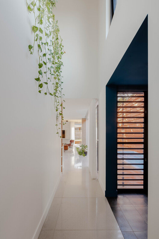 Mahogany House / R ARCHITECTURE - Interior Photography, Wood, Lighting, Door, Glass