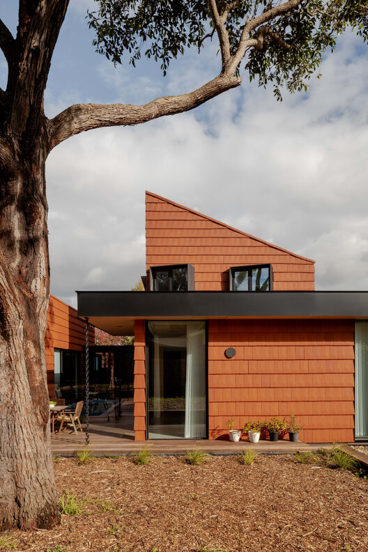 Mahogany House / R ARCHITECTURE - Exterior Photography, Wood, Door, Brick