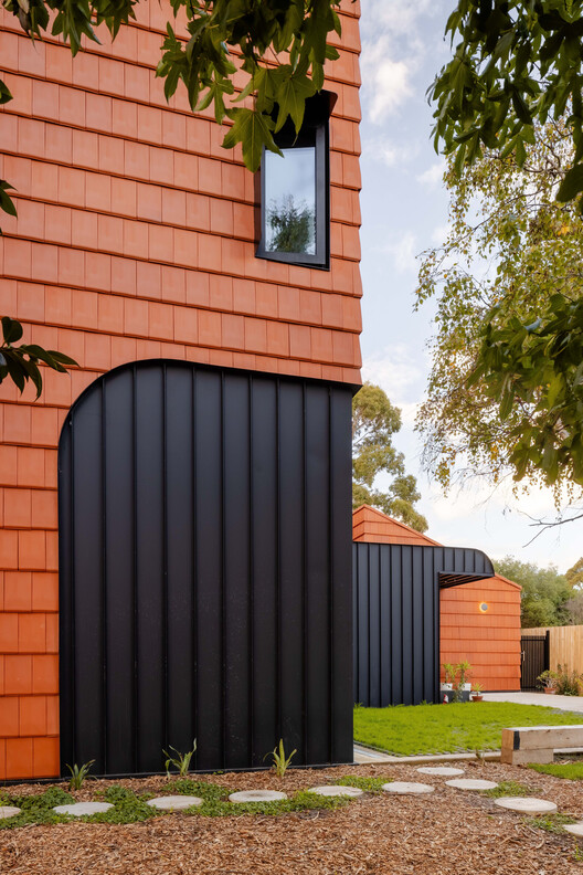 Mahogany House / R ARCHITECTURE - Exterior Photography, Brick