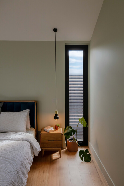 Mahogany House / R ARCHITECTURE - Interior Photography, Bedroom, Wood, Lighting, Bed