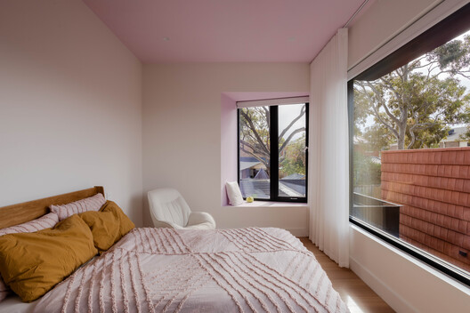Mahogany House / R ARCHITECTURE - Interior Photography, Bedroom, Wood, Bed