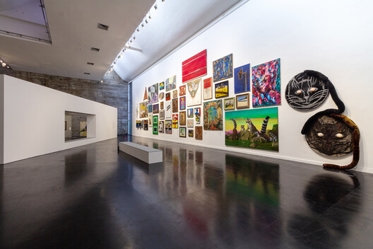 Exposição Gilberto Chateaubriand: uma coleção sensorial / Estúdio Chão - Imagem 2 de 17