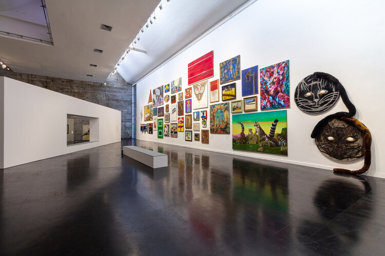 Exposição Gilberto Chateaubriand: uma coleção sensorial / Estúdio Chão - Imagem 2 de 17