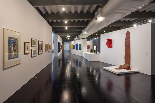 Exposição Gilberto Chateaubriand: uma coleção sensorial / Estúdio Chão - Fotografia de Interiores