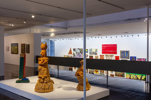 Exposição Gilberto Chateaubriand: uma coleção sensorial / Estúdio Chão - Fotografia de Interiores