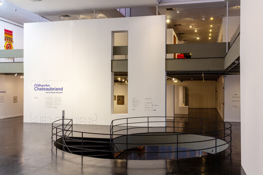 Exposição Gilberto Chateaubriand: uma coleção sensorial / Estúdio Chão - Imagem 15 de 17