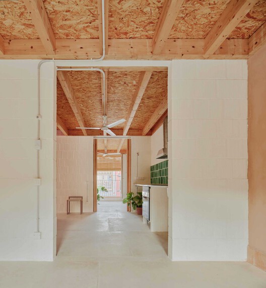 Viviendas Ses Veles Puigpunyent / Alventosa Morell Arquitectes  + Joan Josep Fortuny Giró - Fotografía interior, Madera, Fijación Vigas