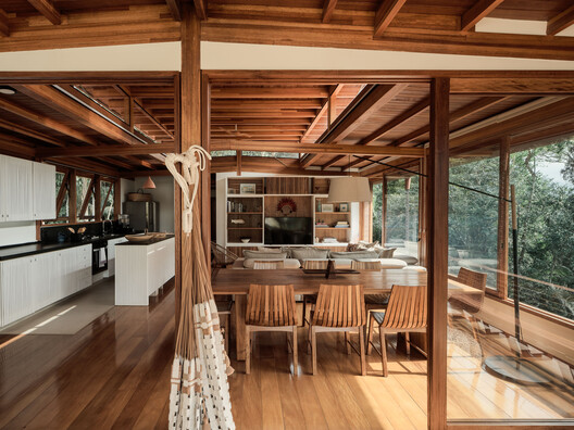 乡间宅邸 / Arquipélago Arquitetos - 室内图, 木头, 梁, 椅子