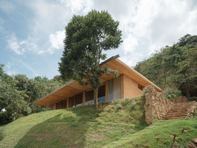 Ecoaldea Piracaia / Arquipélago Arquitetos - Fotografía exterior, Madeira, Bosque