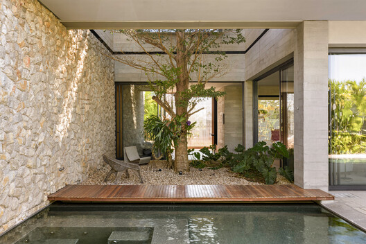 Casa AH! / Bittar Arquitetura Casa AH! / Bittar Arquitetura - Imagem 3 de 30