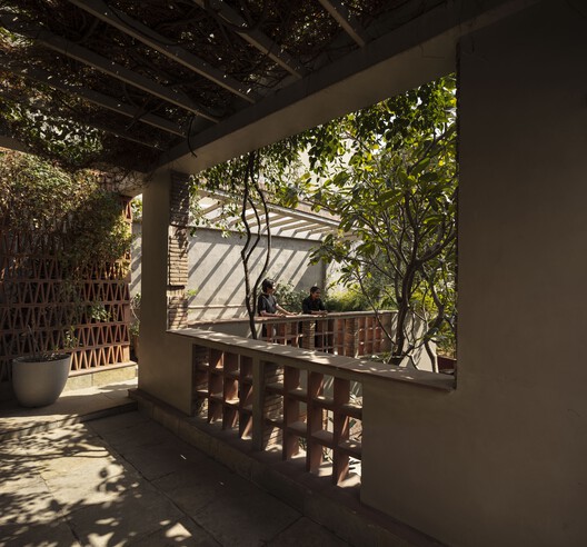 Casa de la Transformación / Studio Juggernaut - Fotografía interior, Madera, Balcón