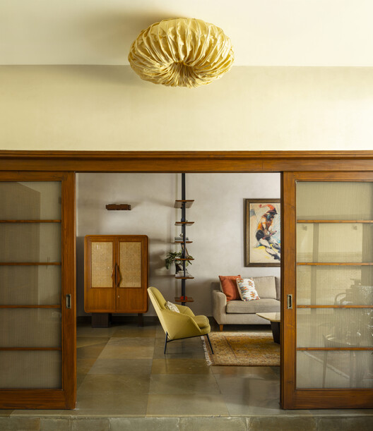 Casa de la Transformación / Studio Juggernaut - Fotografía interior, Madera, Iluminación, Mesas, Puerta, Sillas, Vidrio