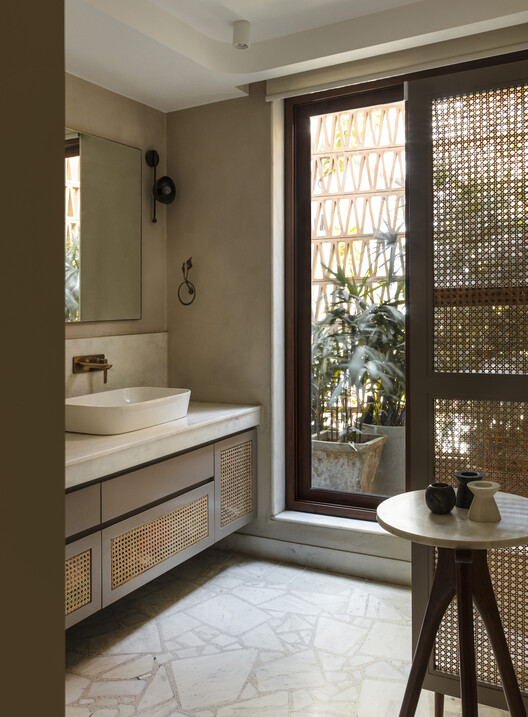 Casa de la Transformación / Studio Juggernaut - Fotografía interior, Baño, Iluminación, Vidrio