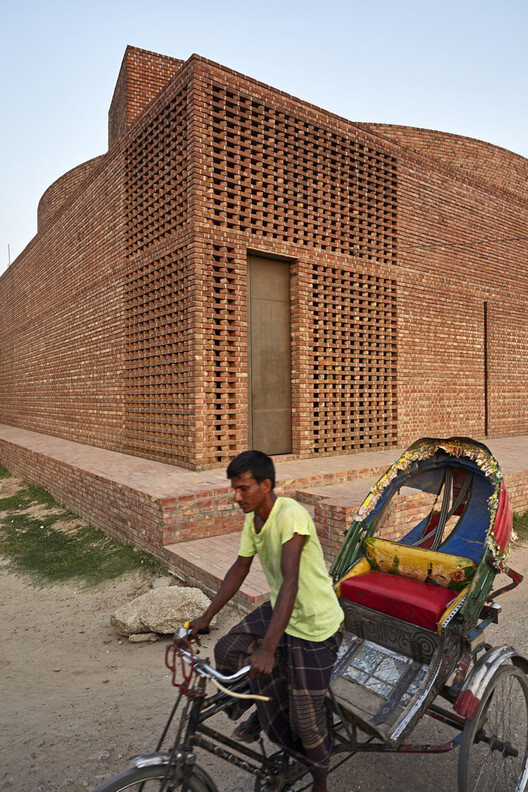Khudi Bari: Architecture for Climate Displacement Khudi Bari: Architecture for Climate Displacement - Image 7 of 32