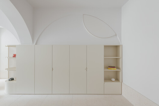 Apartamento en Barão Sabrosa / Aurora Arquitectos - Fotografía interior, Madera, Estanterías, Armarios