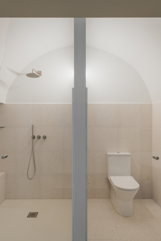 Apartamento en Barão Sabrosa / Aurora Arquitectos - Fotografía interior, Baño, Iluminación, Inodoros
