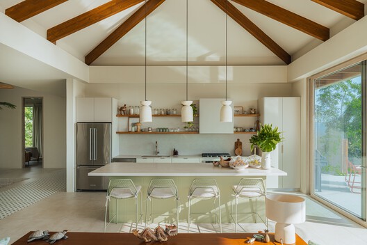 Casa Pistacchio / Instinto Estudio - Fotografía interior, Cocina, Madera, Encimera, Sillas, Mesas, Iluminación, Vidrio