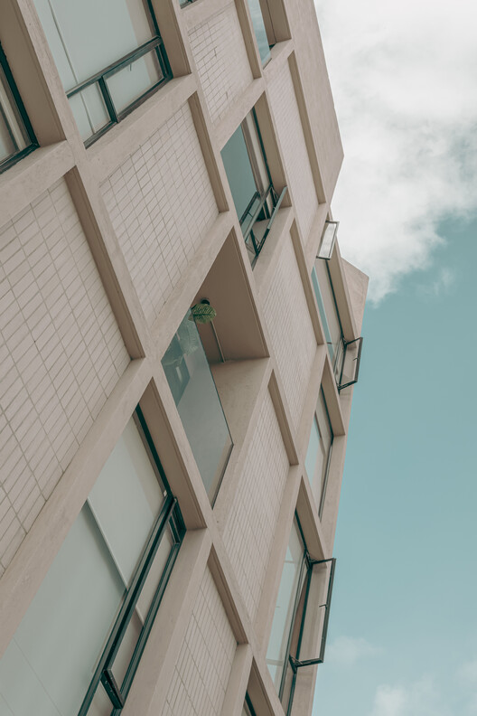 Edificio Residencial Hom / Dos Aguas Taller de Arquitectura - Fotografía interior, Vidrio