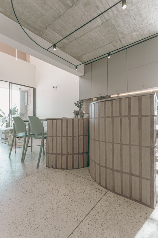 Edificio Residencial Hom / Dos Aguas Taller de Arquitectura - Fotografía interior, Sillas