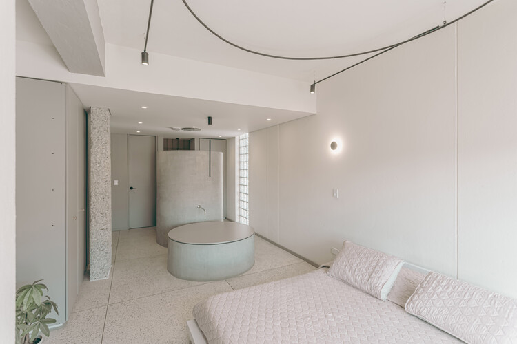 Edificio Residencial Hom / Dos Aguas Taller de Arquitectura - Fotografía interior, Iluminación, Dormitorio