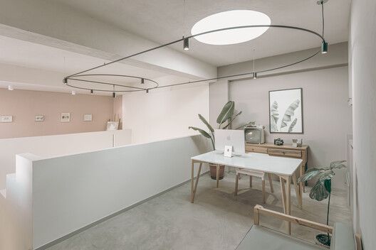 Edificio Residencial Hom / Dos Aguas Taller de Arquitectura - Fotografía interior, Iluminación, Sillas